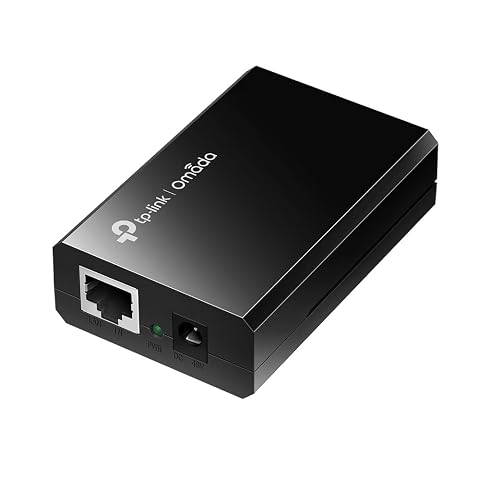 Injecteur PoE Gigabit noir posé à l’abri près d’une façade claire