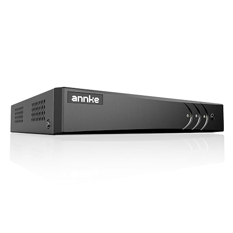 Enregistreur DVR hybride Annke posé sur une tablette dans un décor extérieur sobre