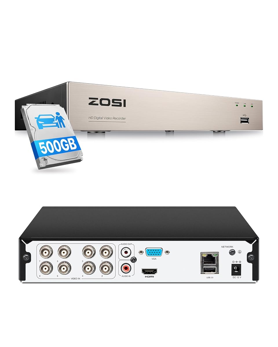 Enregistreur DVR compact avec son bloc d’alimentation, posé dans un espace technique près d’une façade en pierre.