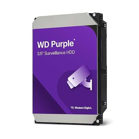 Disque dur interne WD Purple au boîtier métallique et à l’étiquette violette, posé sur du bois patiné